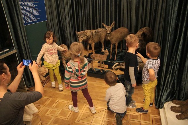 Przedszkolaki z „Krainy Misiów” na pouczającej wycieczce w Łomży [05.05.2016] - zdjęcie #13 - eOstroleka.pl