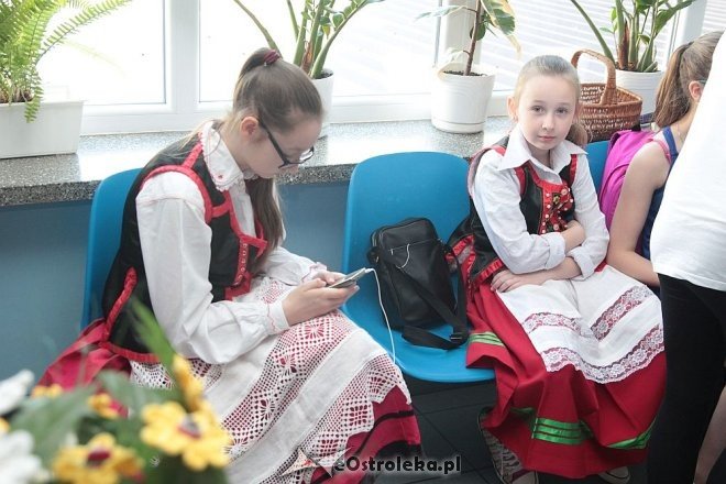 Dni Kultury Kurpiowskiej w SP nr 10 w Ostrołęce [10.05.2016] - zdjęcie #59 - eOstroleka.pl