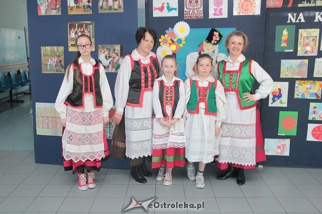 Dni Kultury Kurpiowskiej w SP nr 10 w Ostrołęce [10.05.2016] - zdjęcie #46 - eOstroleka.pl