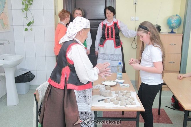 Dni Kultury Kurpiowskiej w SP nr 10 w Ostrołęce [10.05.2016] - zdjęcie #42 - eOstroleka.pl