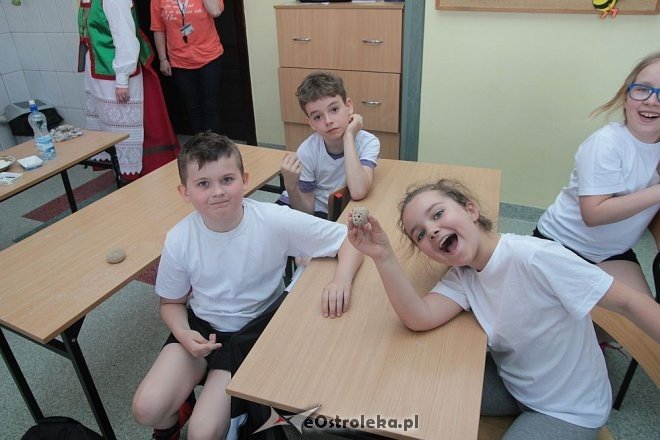 Dni Kultury Kurpiowskiej w SP nr 10 w Ostrołęce [10.05.2016] - zdjęcie #37 - eOstroleka.pl