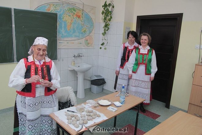Dni Kultury Kurpiowskiej w SP nr 10 w Ostrołęce [10.05.2016] - zdjęcie #33 - eOstroleka.pl