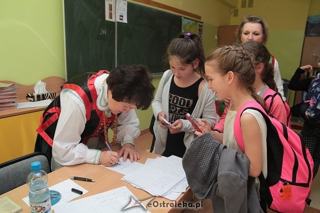 Dni Kultury Kurpiowskiej w SP nr 10 w Ostrołęce [10.05.2016] - zdjęcie #2 - eOstroleka.pl