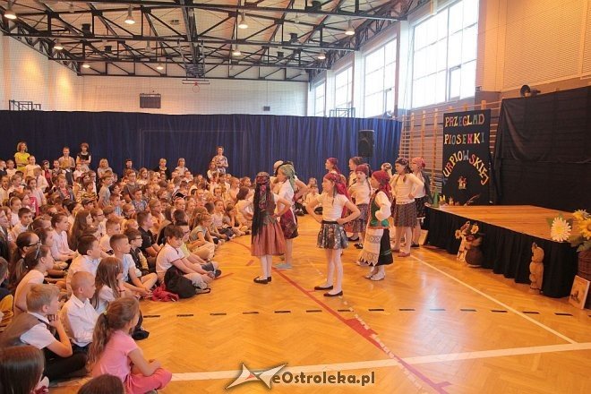 Przegląd Piosenki Kurpiowskiej w SP nr 10 [11.05.2016] - zdjęcie #62 - eOstroleka.pl