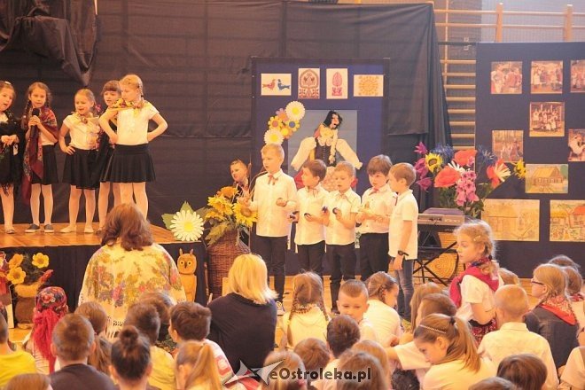 Przegląd Piosenki Kurpiowskiej w SP nr 10 [11.05.2016] - zdjęcie #2 - eOstroleka.pl