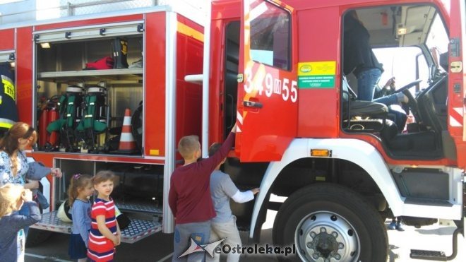 Pokaz sprzętu ratowniczo-gaśniczego w Szkole Podstawowej w Łączkach [11.05.2016] - zdjęcie #54 - eOstroleka.pl