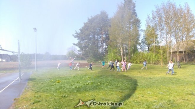 Pokaz sprzętu ratowniczo-gaśniczego w Szkole Podstawowej w Łączkach [11.05.2016] - zdjęcie #19 - eOstroleka.pl