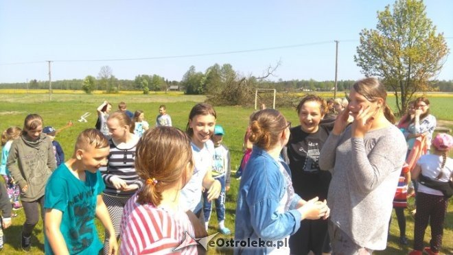 Pokaz sprzętu ratowniczo-gaśniczego w Szkole Podstawowej w Łączkach [11.05.2016] - zdjęcie #16 - eOstroleka.pl