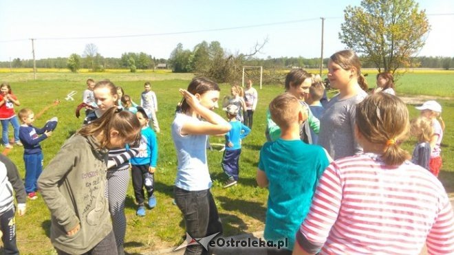 Pokaz sprzętu ratowniczo-gaśniczego w Szkole Podstawowej w Łączkach [11.05.2016] - zdjęcie #15 - eOstroleka.pl
