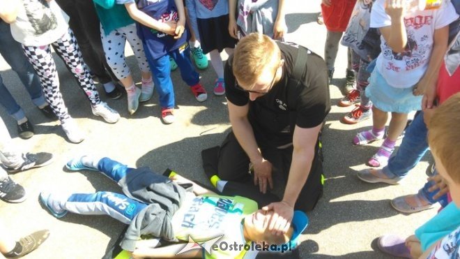 Pokaz sprzętu ratowniczo-gaśniczego w Szkole Podstawowej w Łączkach [11.05.2016] - zdjęcie #10 - eOstroleka.pl