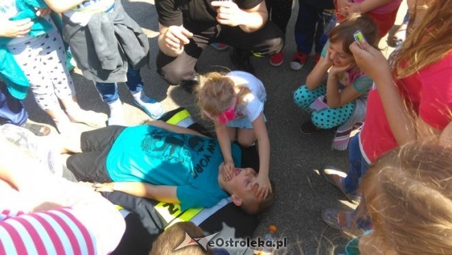 Pokaz sprzętu ratowniczo-gaśniczego w Szkole Podstawowej w Łączkach [11.05.2016] - zdjęcie #2 - eOstroleka.pl