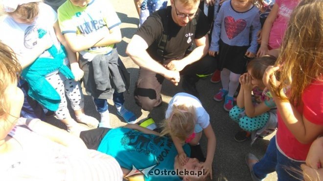 Pokaz sprzętu ratowniczo-gaśniczego w Szkole Podstawowej w Łączkach [11.05.2016] - zdjęcie #1 - eOstroleka.pl