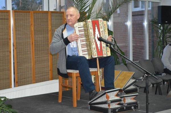 Łyse: Ludowe przeboje w brzmieniu harmonii pedałowej [12.05.2016] - zdjęcie #16 - eOstroleka.pl