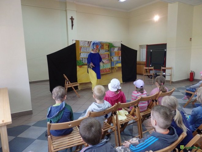 Spektakl „Sówka – mądra główka” dla dzieci z Chudka [13.05.2016] - zdjęcie #17 - eOstroleka.pl