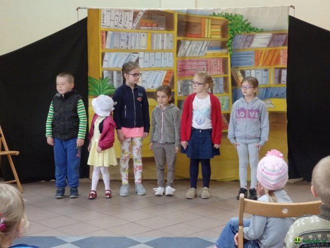 Spektakl „Sówka – mądra główka” dla dzieci z Chudka [13.05.2016] - zdjęcie #22 - eOstroleka.pl