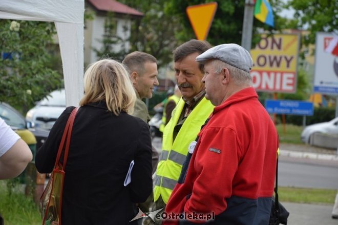 Akcja informacyjna KOD w Ostrołęce [14.05.2016] - zdjęcie #1 - eOstroleka.pl