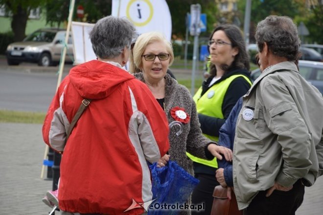 Akcja informacyjna KOD w Ostrołęce [14.05.2016] - zdjęcie #2 - eOstroleka.pl
