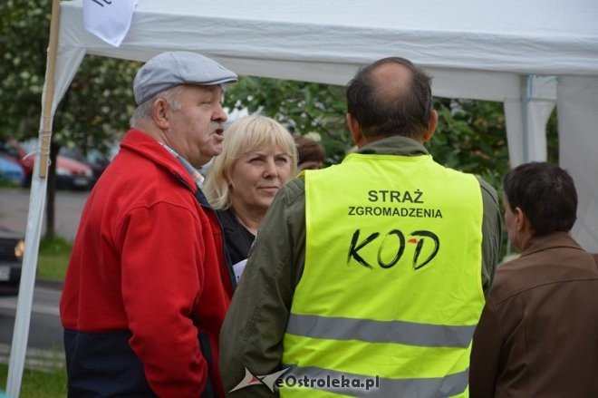 Akcja informacyjna KOD w Ostrołęce [14.05.2016] - zdjęcie #18 - eOstroleka.pl