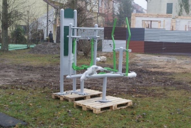 Siłownie pod chmurką w Ostrołęce (06.11.09) - zdjęcie #32 - eOstroleka.pl