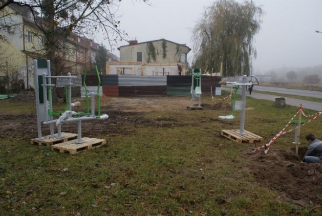 Siłownie pod chmurką w Ostrołęce (06.11.09) - zdjęcie #31 - eOstroleka.pl