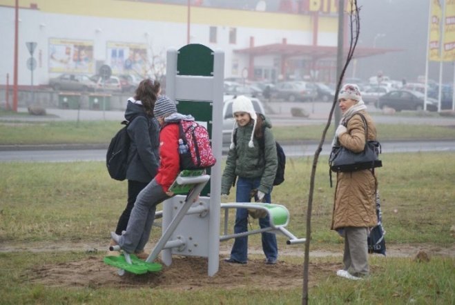 Siłownie pod chmurką w Ostrołęce (06.11.09) - zdjęcie #29 - eOstroleka.pl