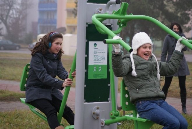 Siłownie pod chmurką w Ostrołęce (06.11.09) - zdjęcie #27 - eOstroleka.pl