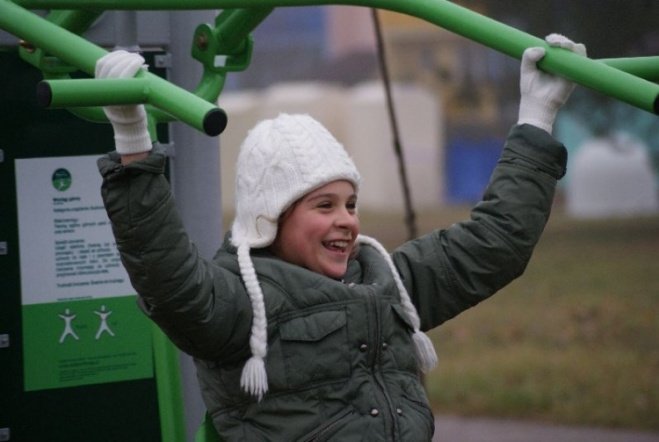 Siłownie pod chmurką w Ostrołęce (06.11.09) - zdjęcie #25 - eOstroleka.pl