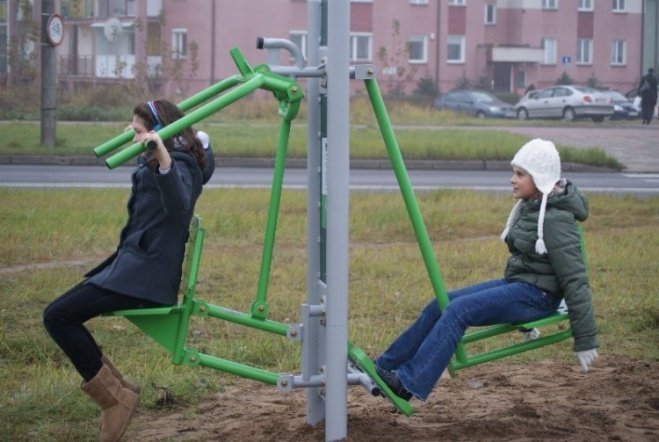 Siłownie pod chmurką w Ostrołęce (06.11.09) - zdjęcie #21 - eOstroleka.pl