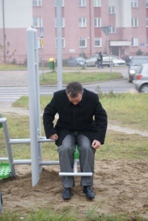 Siłownie pod chmurką w Ostrołęce (06.11.09) - zdjęcie #16 - eOstroleka.pl