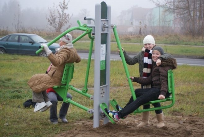 Siłownie pod chmurką w Ostrołęce (06.11.09) - zdjęcie #13 - eOstroleka.pl