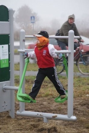 Siłownie pod chmurką w Ostrołęce (06.11.09) - zdjęcie #7 - eOstroleka.pl