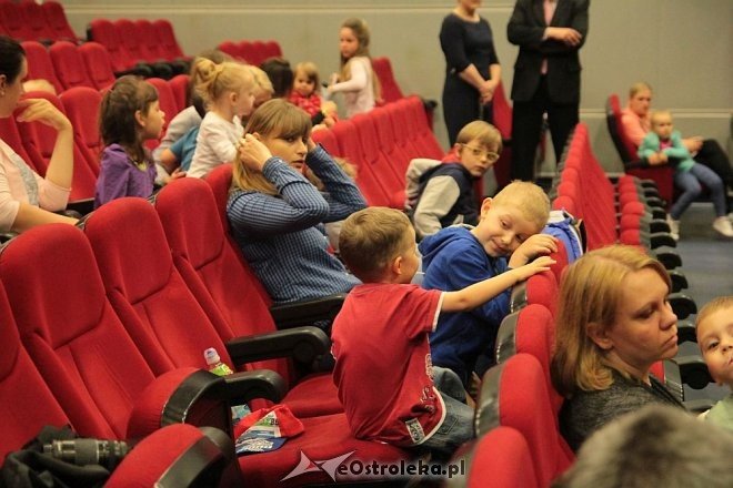 Ekologiczni Jaś i Małgosia w spektaklu dla dzieci przygotowanym przez OTBS [14.05.2016] - zdjęcie #7 - eOstroleka.pl