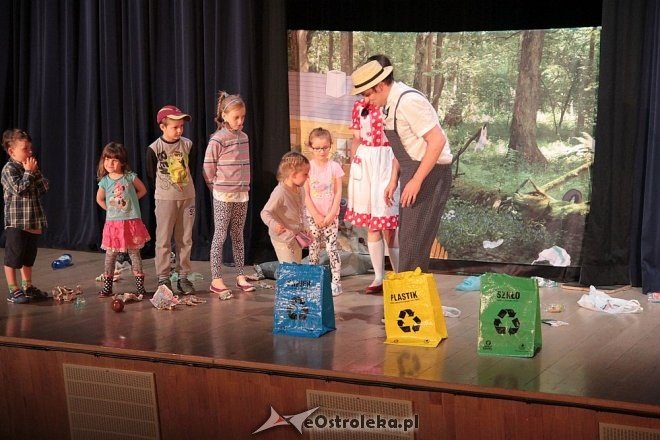 Ekologiczni Jaś i Małgosia w spektaklu dla dzieci przygotowanym przez OTBS [14.05.2016] - zdjęcie #65 - eOstroleka.pl