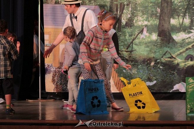 Ekologiczni Jaś i Małgosia w spektaklu dla dzieci przygotowanym przez OTBS [14.05.2016] - zdjęcie #71 - eOstroleka.pl