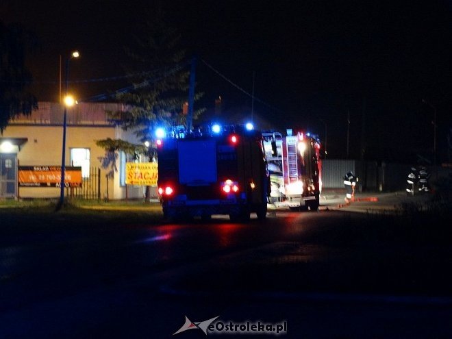 Ostrołęka: Potężny wybuch na stacji paliw. Płonie kilka tysięcy litrów gazu [21.05.2016] - zdjęcie #38 - eOstroleka.pl