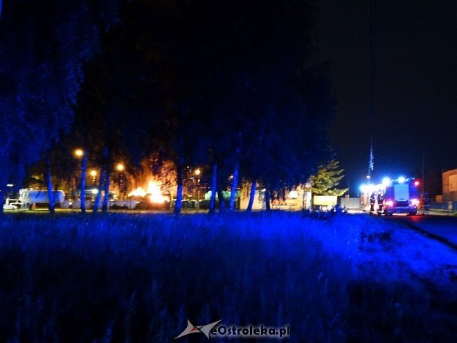Ostrołęka: Potężny wybuch na stacji paliw. Płonie kilka tysięcy litrów gazu [21.05.2016] - zdjęcie #40 - eOstroleka.pl