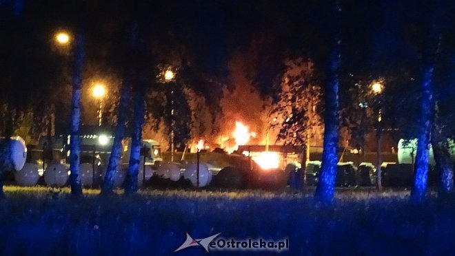 Ostrołęka: Potężny wybuch na stacji paliw. Płonie kilka tysięcy litrów gazu [21.05.2016] - zdjęcie #42 - eOstroleka.pl