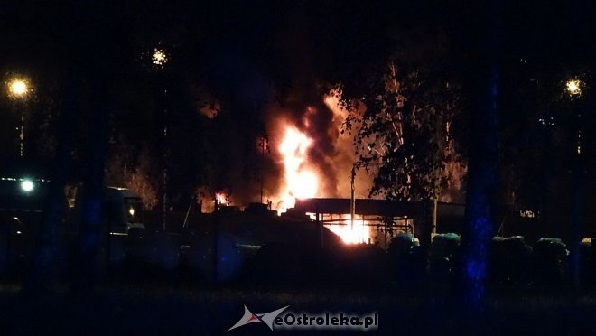 Ostrołęka: Potężny wybuch na stacji paliw. Płonie kilka tysięcy litrów gazu [21.05.2016] - zdjęcie #43 - eOstroleka.pl