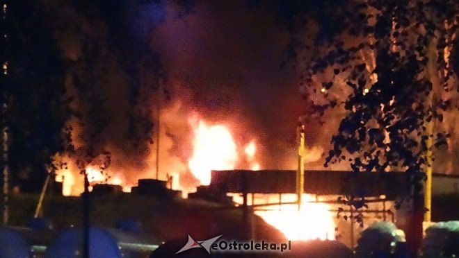 Ostrołęka: Potężny wybuch na stacji paliw. Płonie kilka tysięcy litrów gazu [21.05.2016] - zdjęcie #44 - eOstroleka.pl
