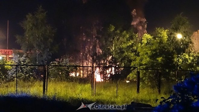 Ostrołęka: Potężny wybuch na stacji paliw. Płonie kilka tysięcy litrów gazu [21.05.2016] - zdjęcie #47 - eOstroleka.pl