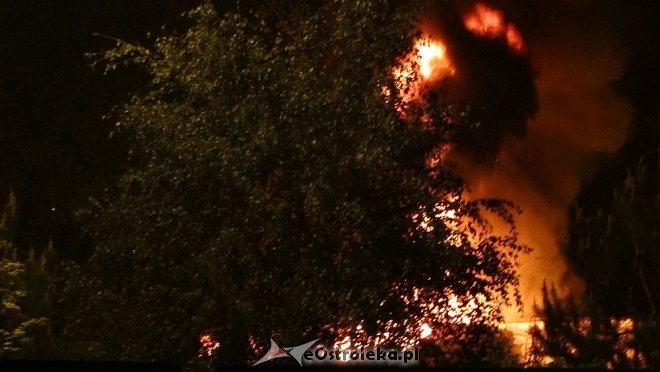 Ostrołęka: Potężny wybuch na stacji paliw. Płonie kilka tysięcy litrów gazu [21.05.2016] - zdjęcie #49 - eOstroleka.pl