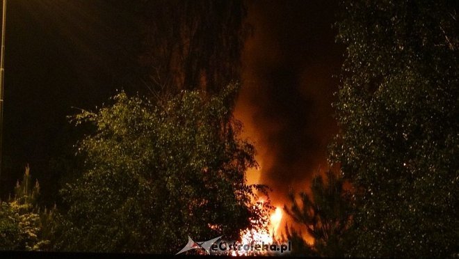 Ostrołęka: Potężny wybuch na stacji paliw. Płonie kilka tysięcy litrów gazu [21.05.2016] - zdjęcie #53 - eOstroleka.pl
