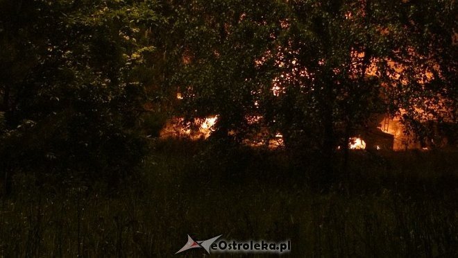 Ostrołęka: Potężny wybuch na stacji paliw. Płonie kilka tysięcy litrów gazu [21.05.2016] - zdjęcie #54 - eOstroleka.pl