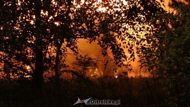 Ostrołęka: Potężny wybuch na stacji paliw. Płonie kilka tysięcy litrów gazu [21.05.2016] - zdjęcie #58 - eOstroleka.pl