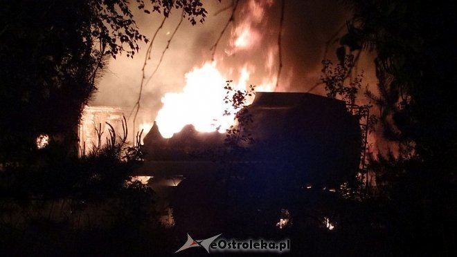 Ostrołęka: Potężny wybuch na stacji paliw. Płonie kilka tysięcy litrów gazu [21.05.2016] - zdjęcie #62 - eOstroleka.pl