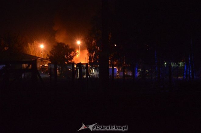 Ostrołęka: Potężny wybuch na stacji paliw. Płonie kilka tysięcy litrów gazu [21.05.2016] - zdjęcie #2 - eOstroleka.pl
