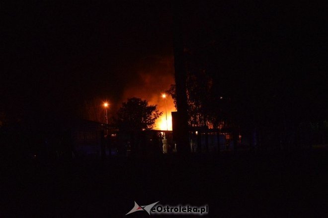 Ostrołęka: Potężny wybuch na stacji paliw. Płonie kilka tysięcy litrów gazu [21.05.2016] - zdjęcie #7 - eOstroleka.pl