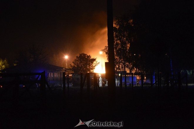 Ostrołęka: Potężny wybuch na stacji paliw. Płonie kilka tysięcy litrów gazu [21.05.2016] - zdjęcie #9 - eOstroleka.pl