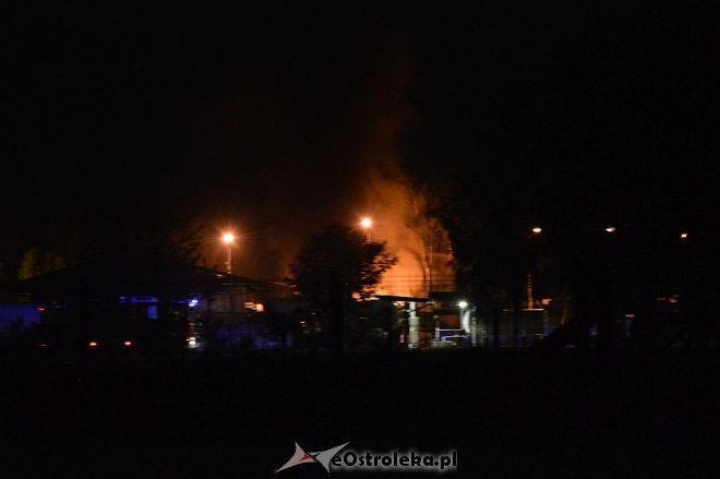 Ostrołęka: Potężny wybuch na stacji paliw. Płonie kilka tysięcy litrów gazu [21.05.2016] - zdjęcie #11 - eOstroleka.pl