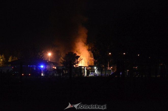 Ostrołęka: Potężny wybuch na stacji paliw. Płonie kilka tysięcy litrów gazu [21.05.2016] - zdjęcie #12 - eOstroleka.pl